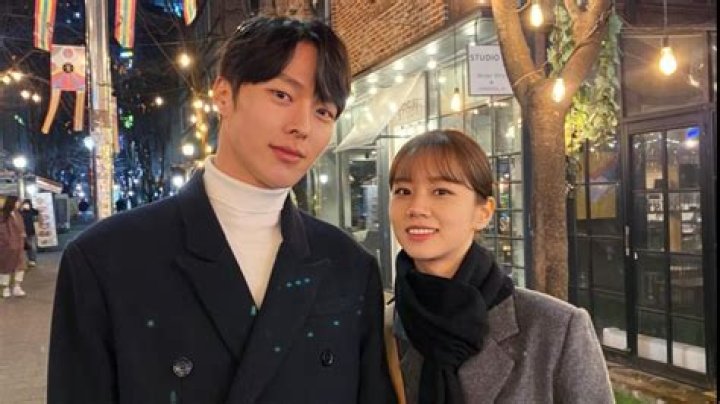 Is Lee Hyeri Dating Ryu Jun?