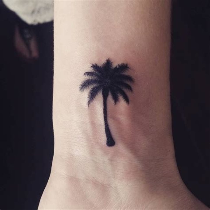 Palm Tree Tattoo 115 Palm tree tattoo, Men flower tattoo, Tree tattoo